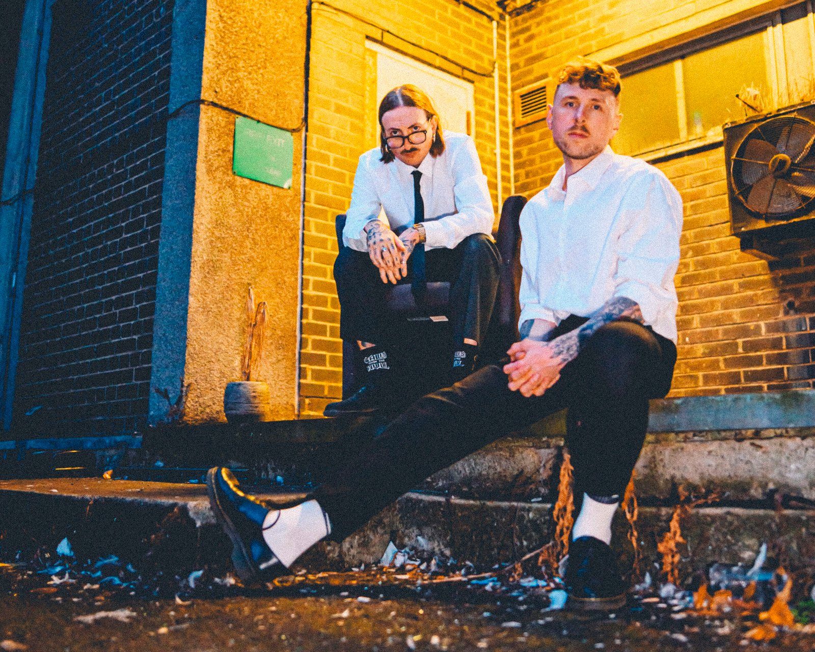 Brighton gritpop duo snake eyes announce debut album 'cash rich' released 30th january 2026 via alcopop!