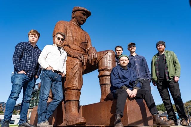 HECTOR GANNET - Share Rousing New Single Seven Signs - Out Now