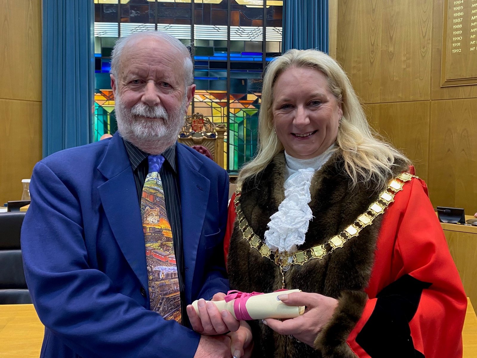 Mayor awards Eminent Citizen for outstanding community service