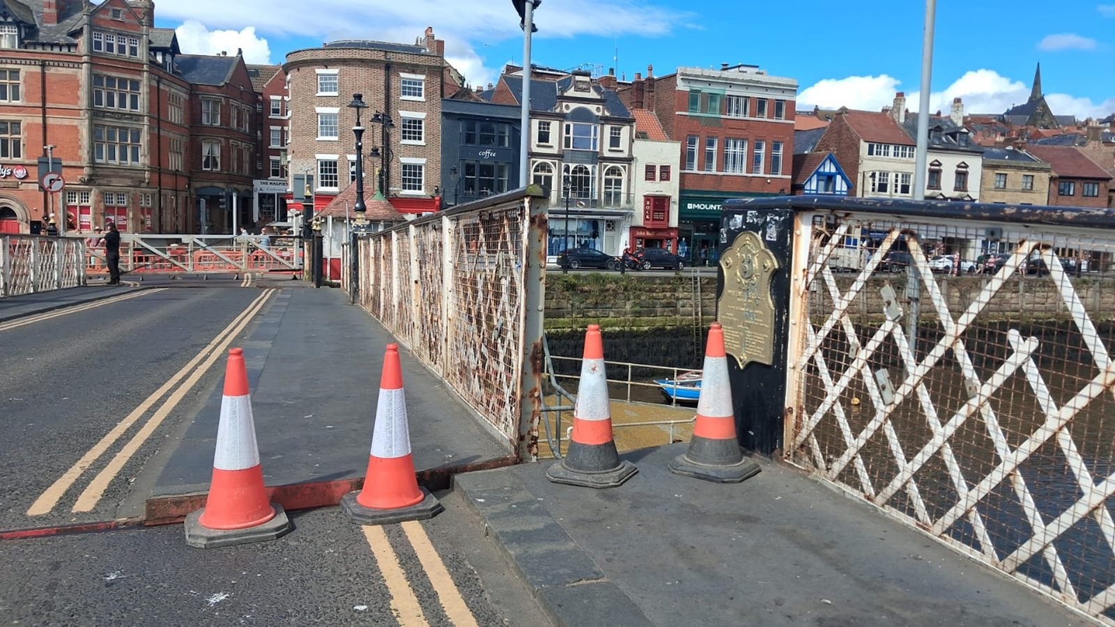 Urgent works to try to solve issues with Whitby Swing Bridge