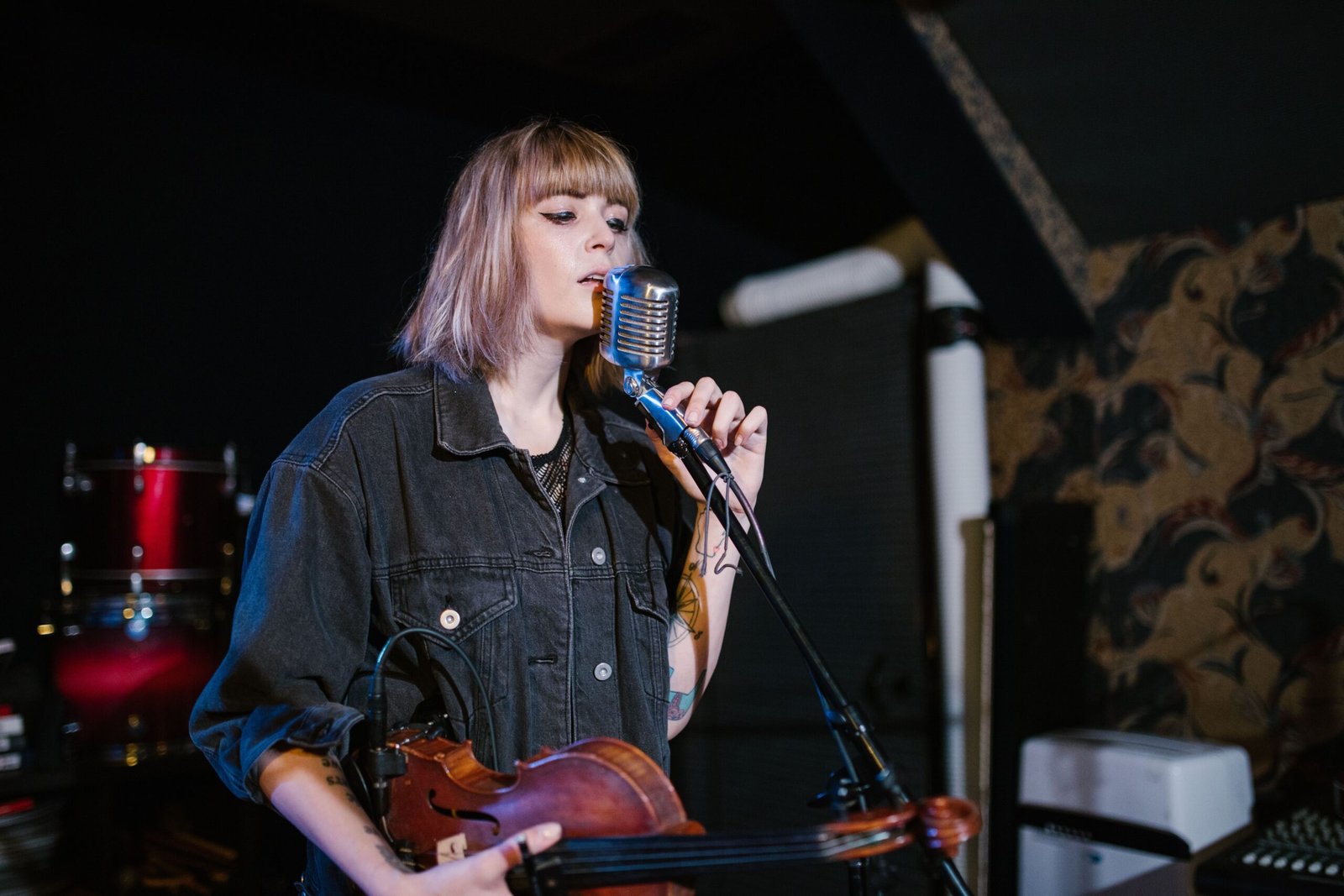 What makes a great singer? Is it vocal range, technical ability, emotional delivery, influence, longevity—or the ability to make millions of people feel something through a single performance? With that in mind, here is our selection of 20 of the greatest female singers in music history.